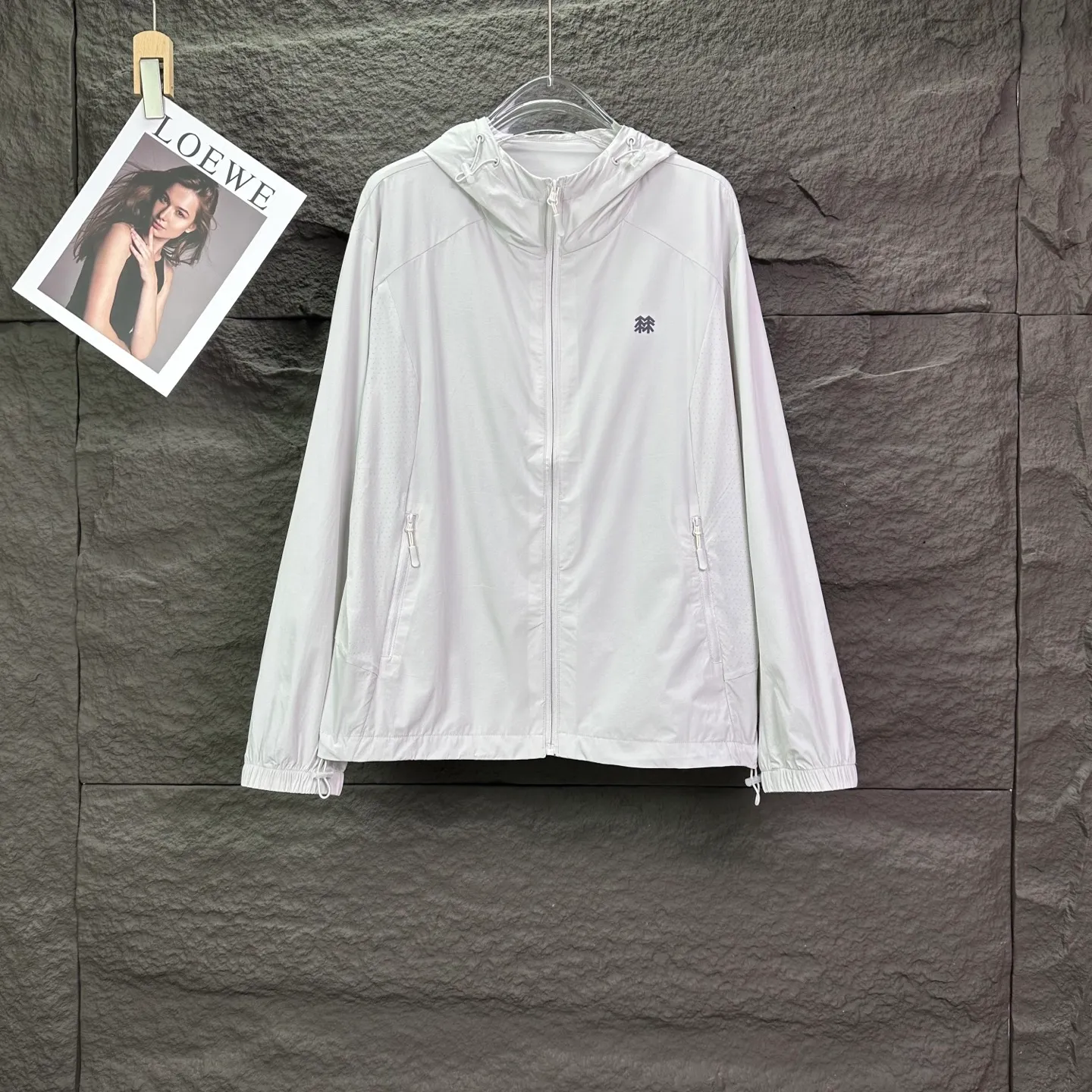 2026New Arrival Classic 🌲logo Same Style Quality😘😘 ，Wear-Resistant、 、Breathable、 ， Versatile 👍 ：Light Gray Size：L-4XL